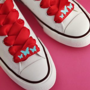 Cordones zapatillas rojos mariposas